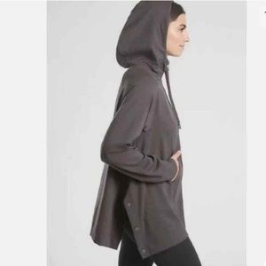 ATHLETA Glacier Handkerchief Poncho Size M Gray